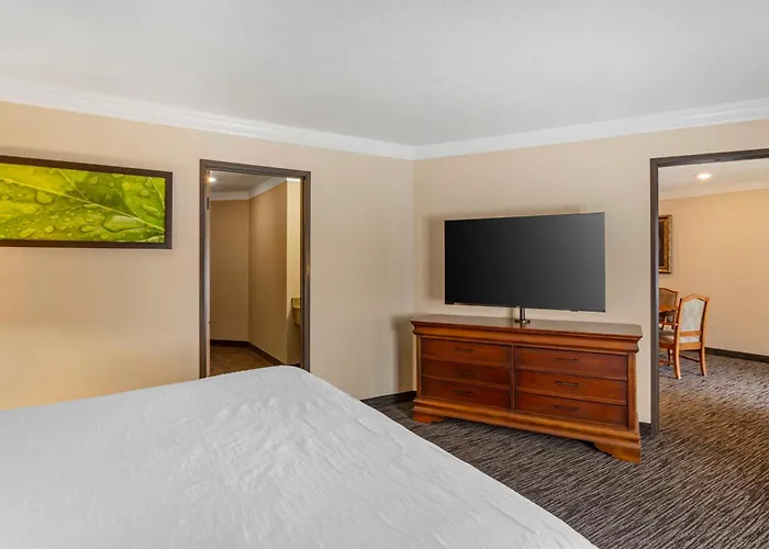 Best Western Plus Landmark Inn