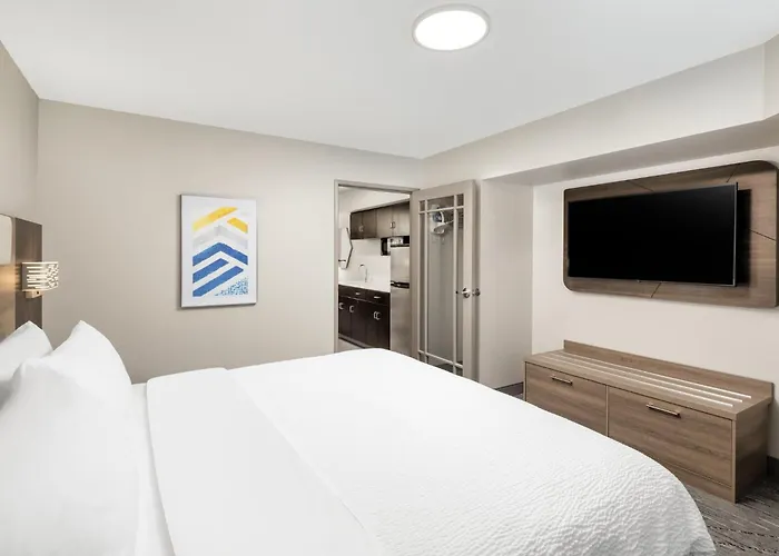 Holiday Inn Express & Suites - Green Bay East By Ihg