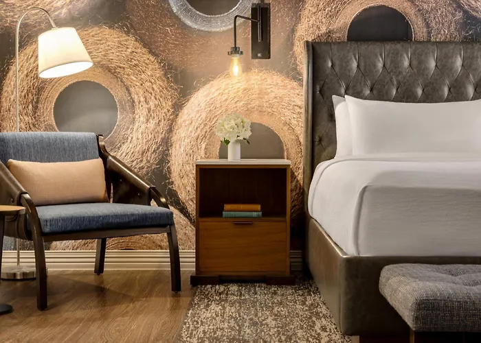 Hotel Indigo Naperville Riverwalk By Ihg