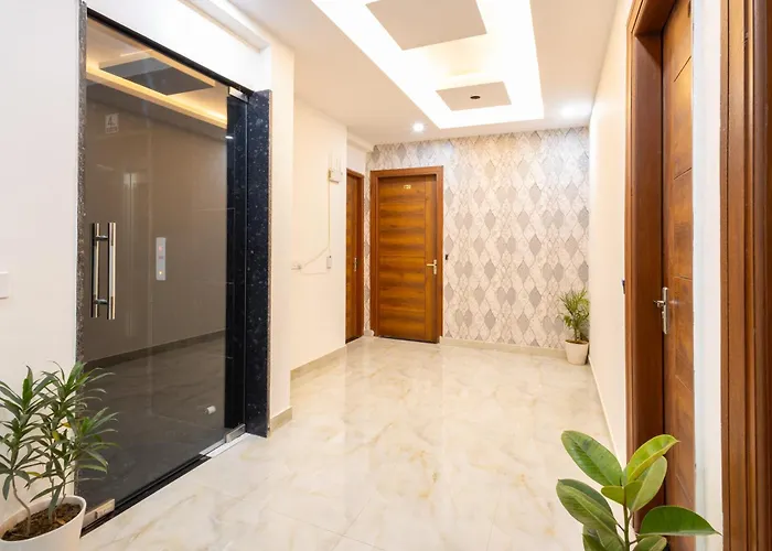 Hotel Gill Comfort Inn - Close To Medanta, Artemis And Fortis Hospital