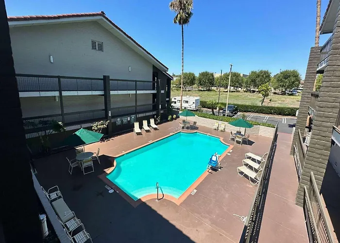 Days Inn By Wyndham San Diego Vista