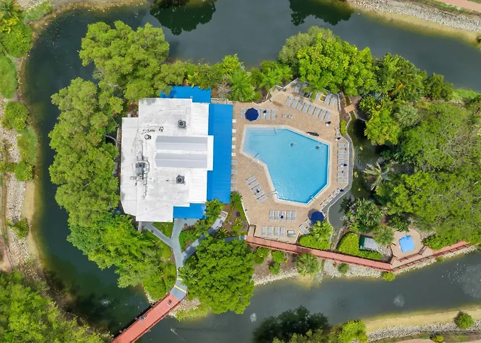 Park Shore Resort By Mike Z Rentals (Adults Only)