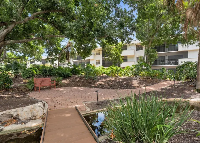 Park Shore Resort By Mike Z Rentals (Adults Only)