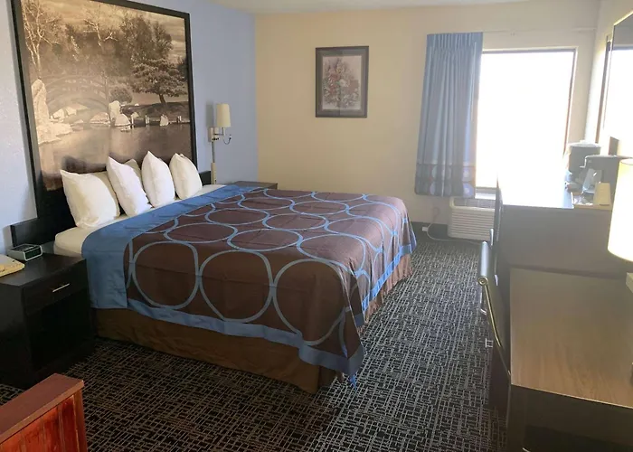 Super 8 By Wyndham Galesburg