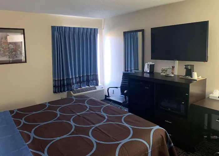 Super 8 By Wyndham Galesburg