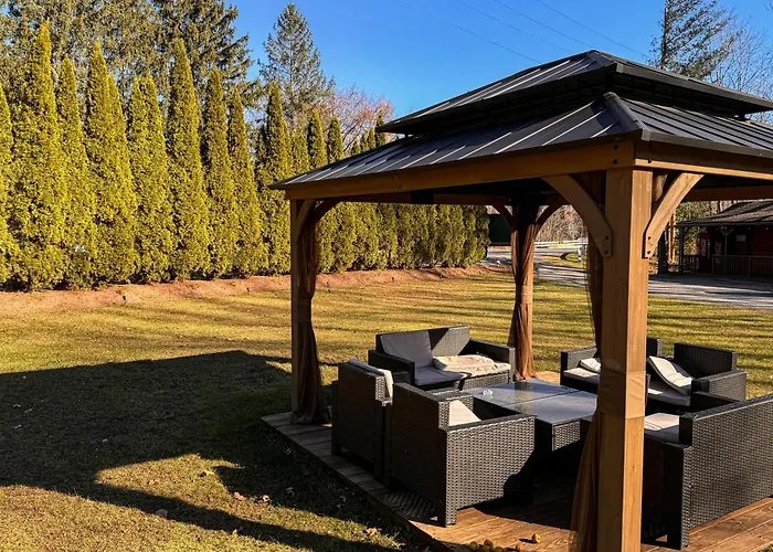 Xenia Lodge