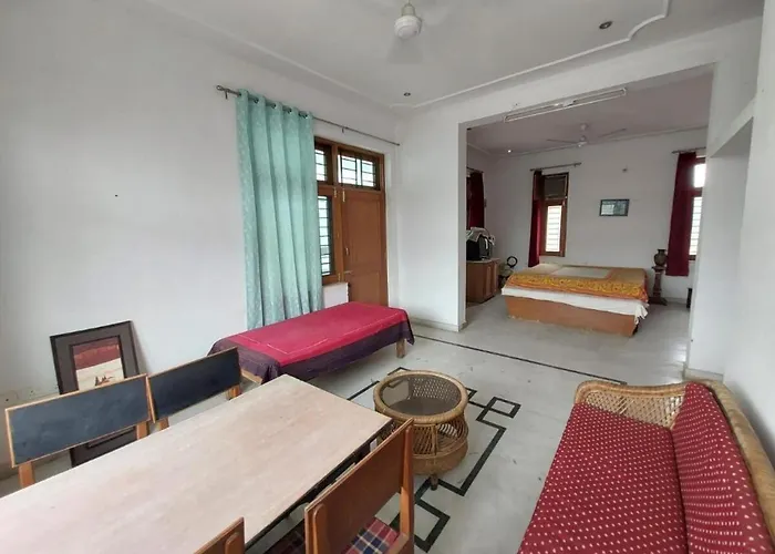 Jhalana Retret Rooms ,Farm ,Pool, Mountain View