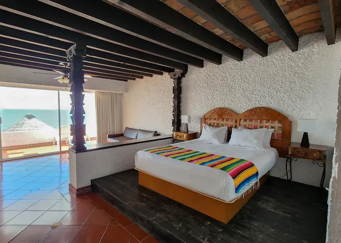 Las Rocas Resort & Spa
