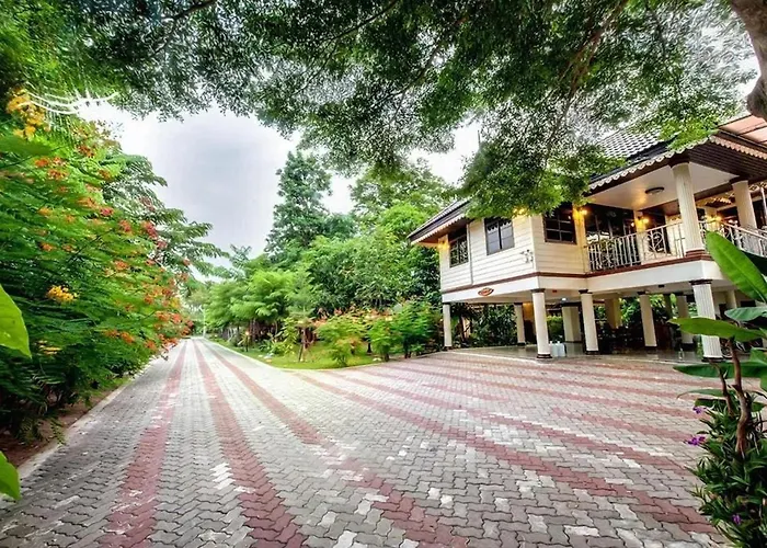 Baan Nam Pen Resort