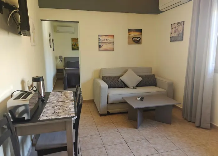 Helen'S Studios & Apartments