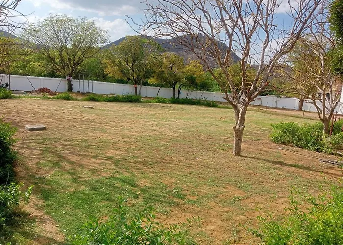Jhalana Retret Rooms ,Farm ,Pool, Mountain View