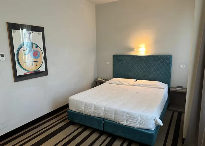 Jet Hotel