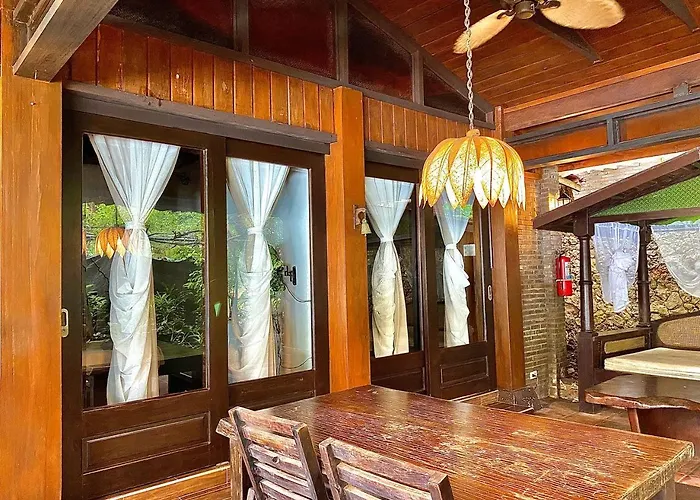 Chema'S By The Sea