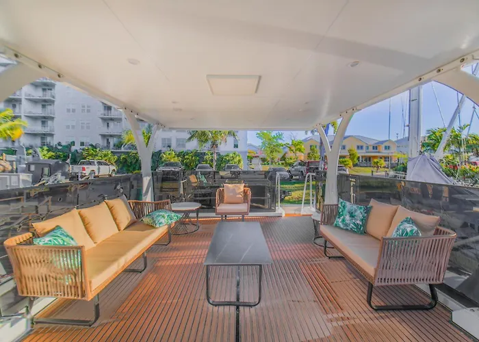Unique Houseboat Rental