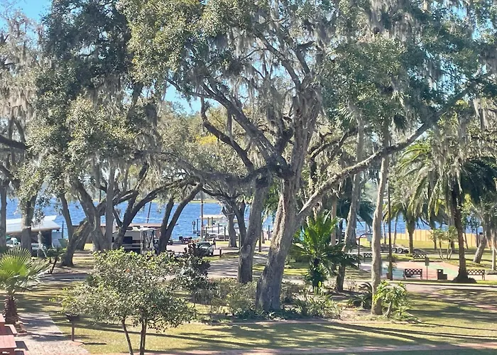 Tropical Marina & Resort On Lake Beresford
