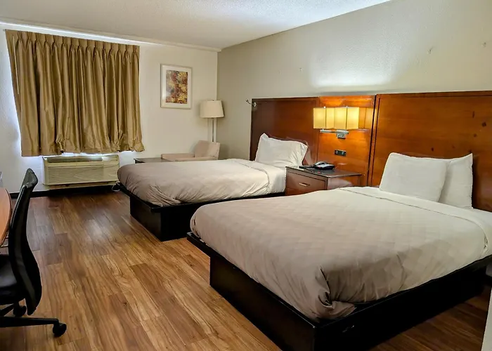 Travelodge By Wyndham Forsyth