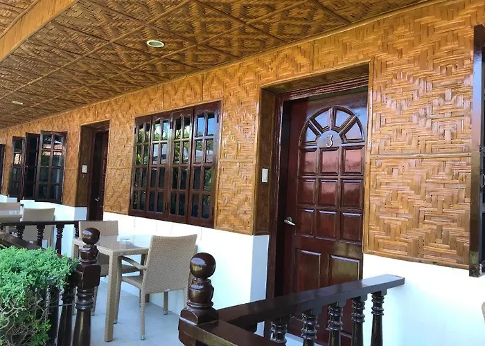 Cou Cou Bar Hotel & Restaurant