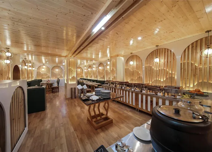 Hill River Resort By West Western -Property Of The Year 2024-25 - Central Heated & Air Cooled, Near Mall Road