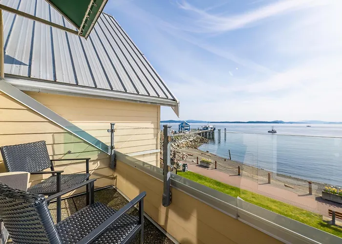 Sidney Waterfront Inn & Suites