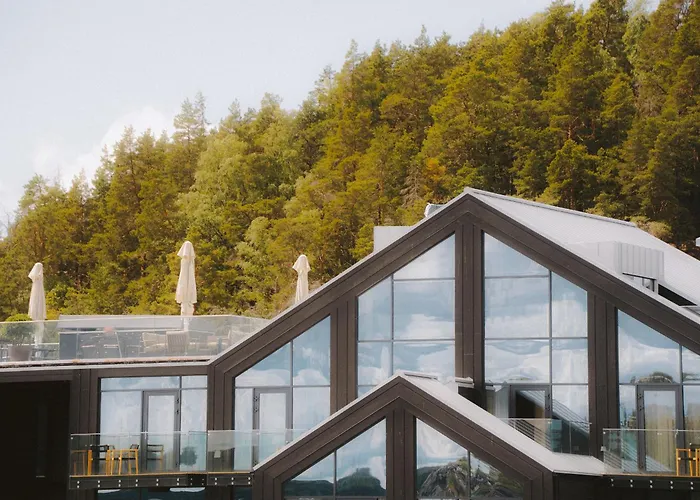 Season Hotel
