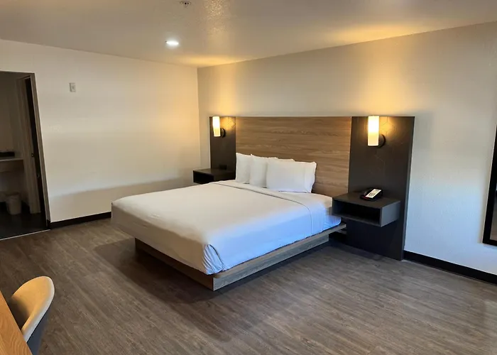 Rodeway Inn & Suites Rancho Mirage - Palm Desert Area