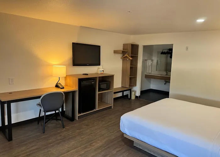 Rodeway Inn & Suites Rancho Mirage - Palm Desert Area