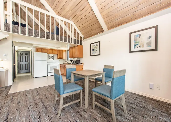 Oyster Bay Inn & Suites