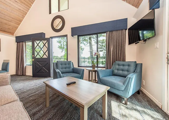 Oyster Bay Inn & Suites