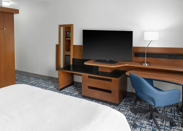 Fairfield Inn And Suites By Marriott Calhoun