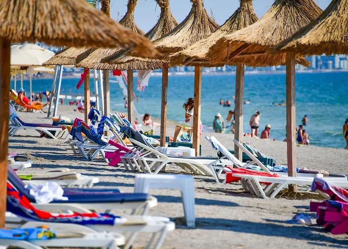 Complex Modern Mamaia