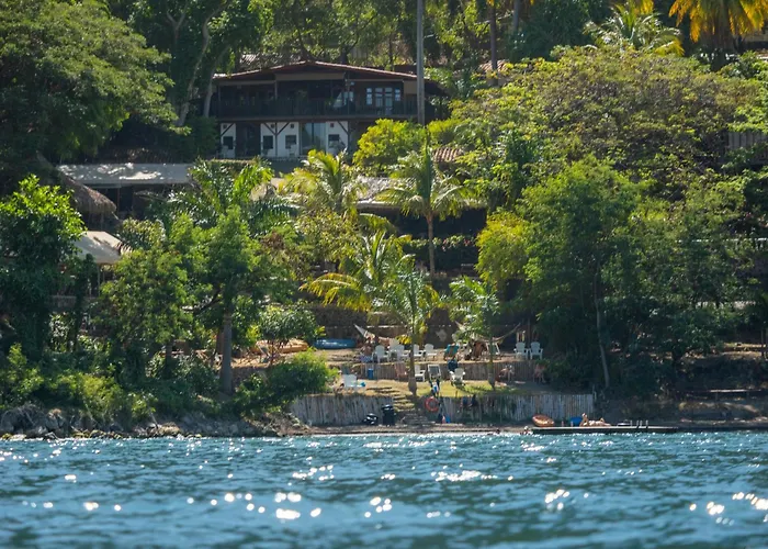 Guacalito de la Isla Resorts