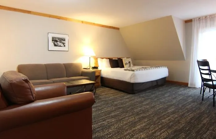Selkirk Lodge