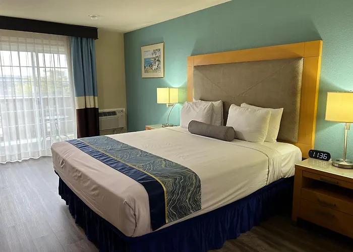 Howard Johnson By Wyndham Santa Cruz