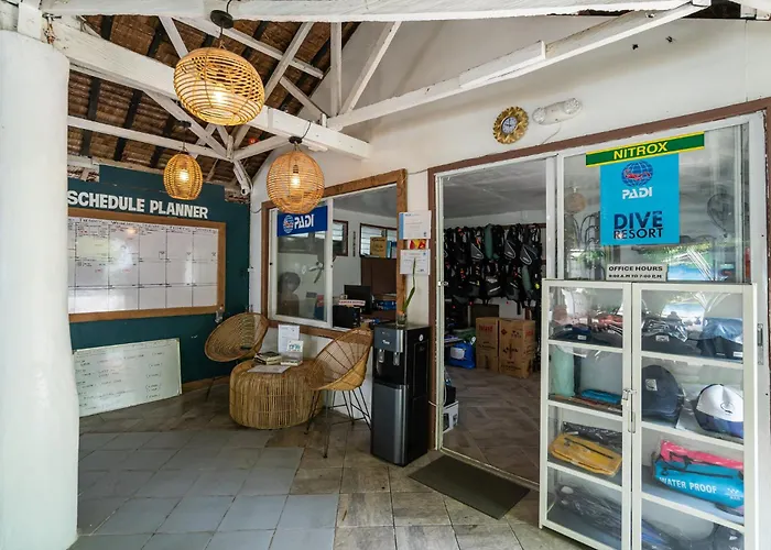 The Shark'S Tail Dive Resort