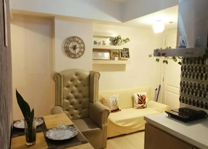 Azure Urban Resort With Wifi And Netflix