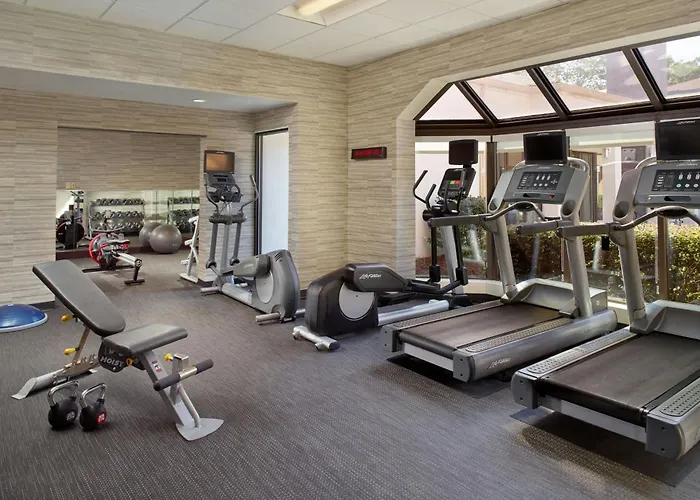 Courtyard By Marriott Raleigh Midtown