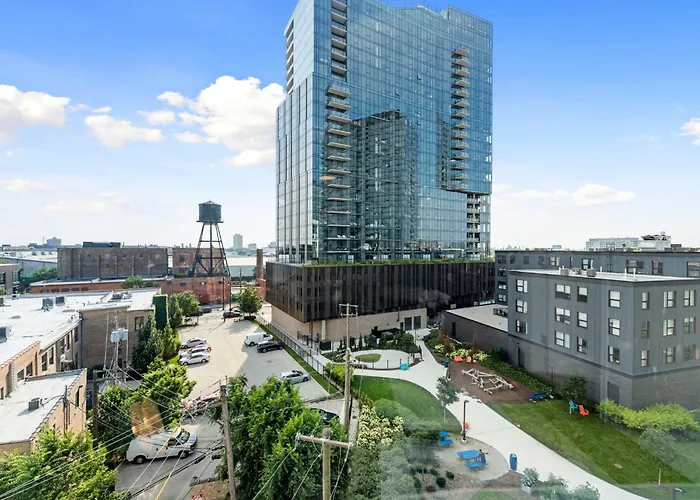 2Br City Escape Bright Sleek Spacious