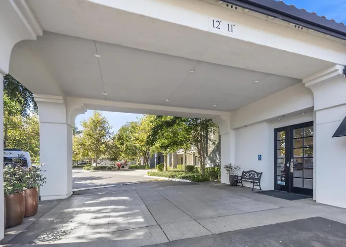 University Park Inn & Suites, An Ascend Collection Hotel