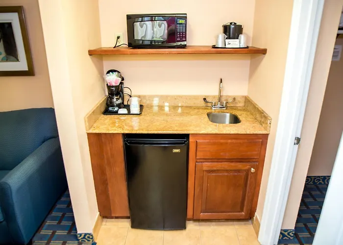 Holiday Inn Express Hotel & Suites Cocoa Beach By Ihg