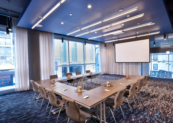 Aloft By Marriott Chicago Mag Mile