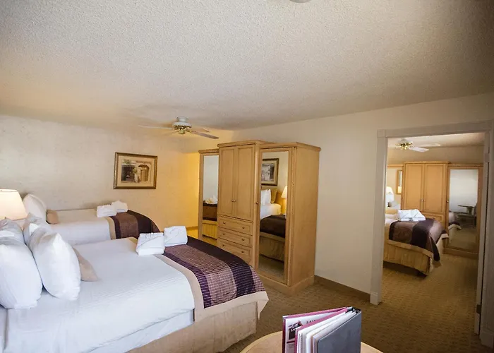 Twin Peaks Lodge & Hot Springs