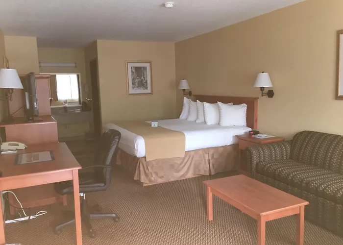 Oakridge Inn & Suites
