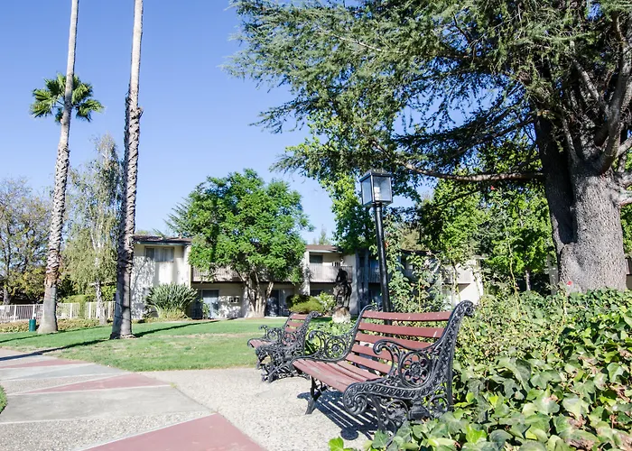Los Gatos Lodge
