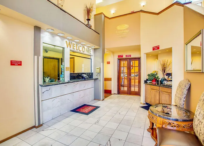 Econo Lodge Inn & Suites Albuquerque East I-40 Eubank Exit