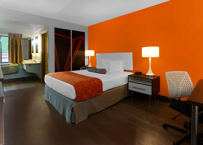 Howard Johnson By Wyndham Waukegan Great Lakes