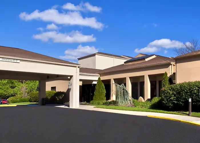 Courtyard By Marriott Lincroft Red Bank