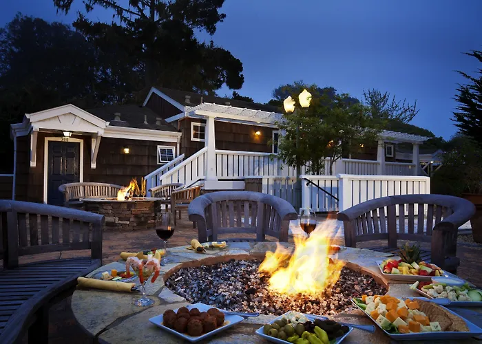 Lighthouse Lodge & Cottages