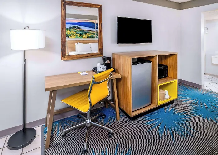 Days Inn By Wyndham Delta Co