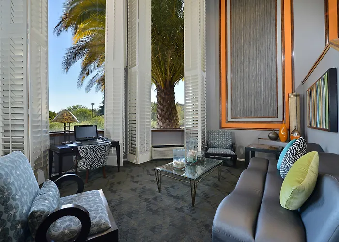 Best Western Plus Novato Oaks Inn