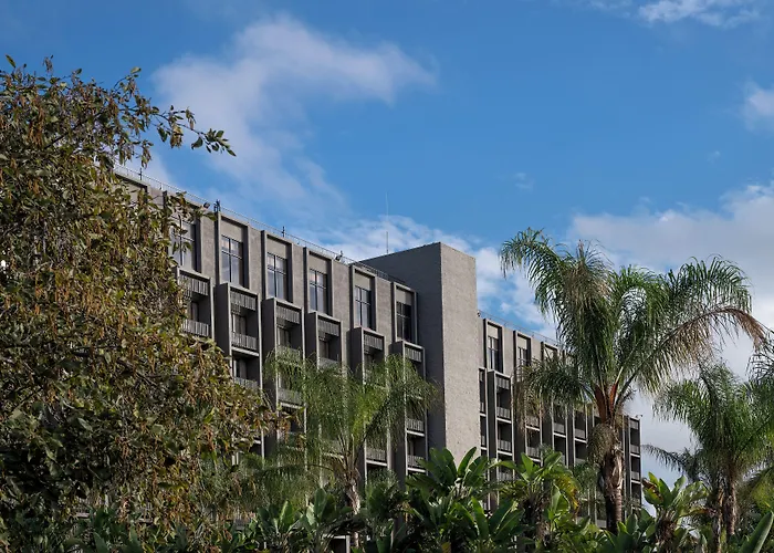 Knott'S Hotel